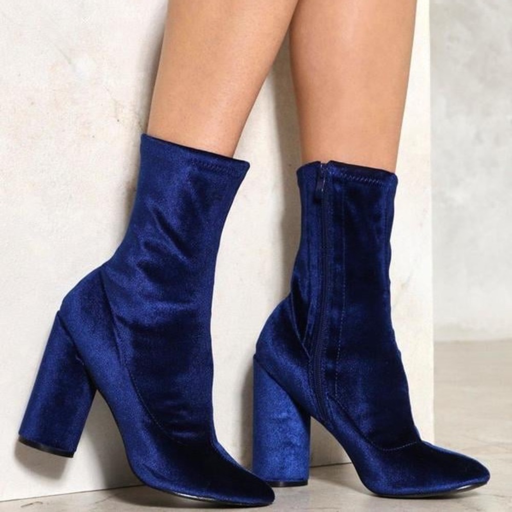 Blue Velvet Madden Girl heel boots!💙